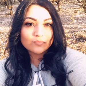 Meet your Posher, Cynthia